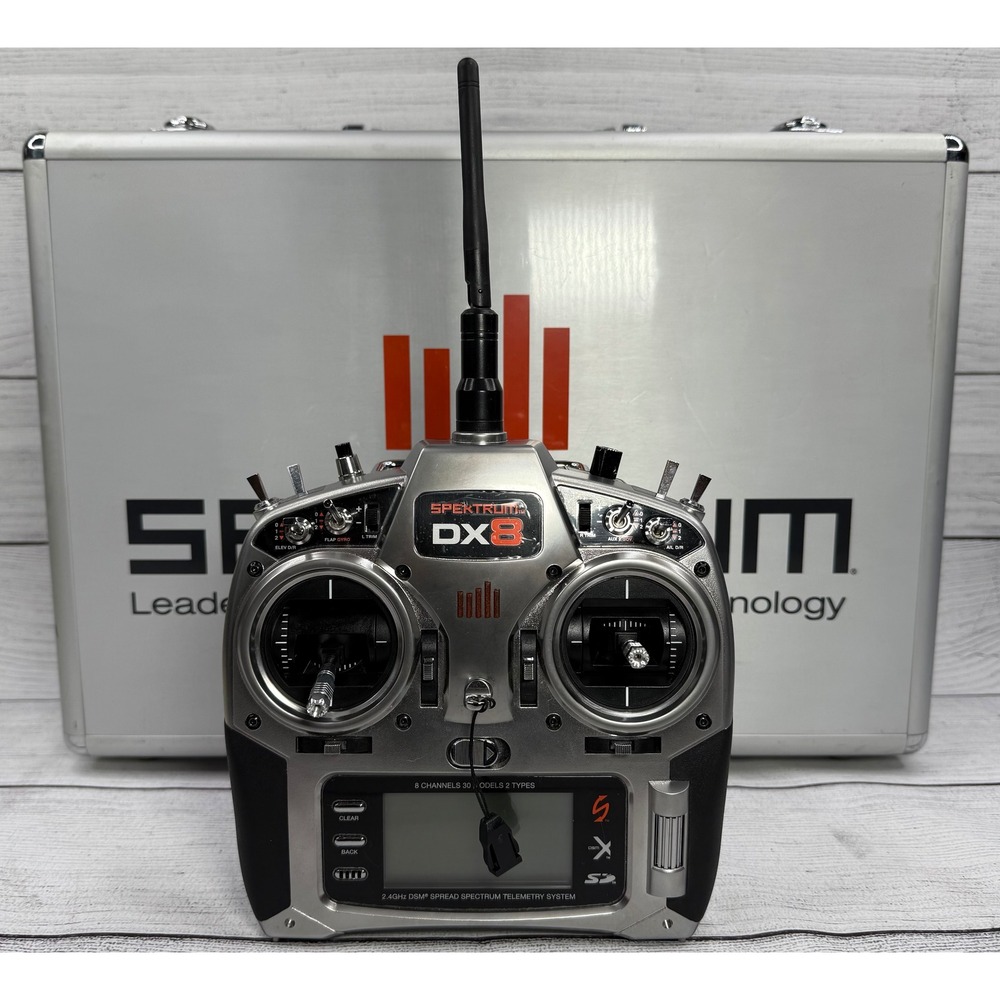 Spektrum DX8 8-Channel DSMXTransmitter for RC Vehicles CarryCase Rechargeable